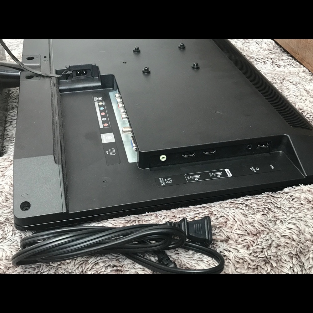 Small Insignia TV - Picture 7 of 11